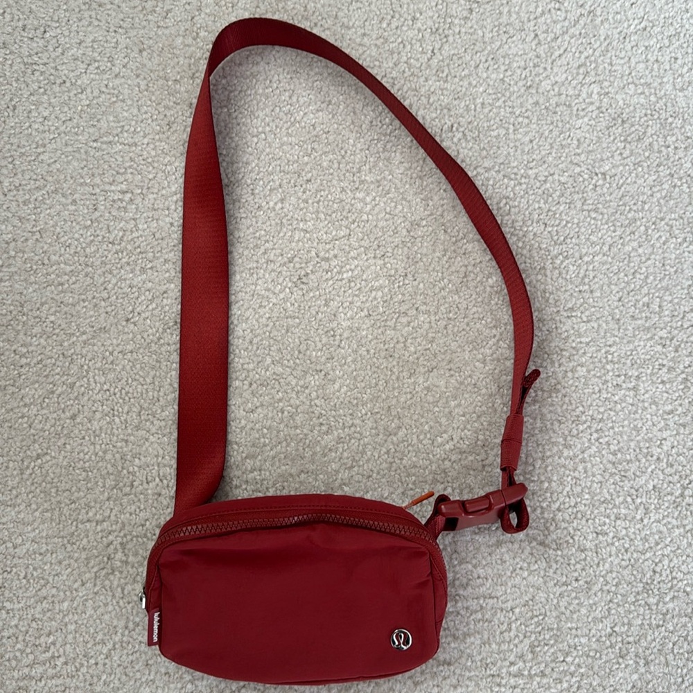 Lululemon Everywhere Belt Bag 1L